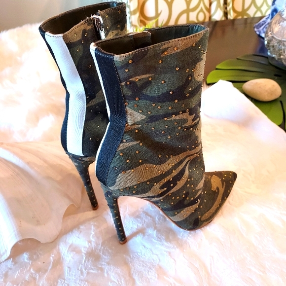 Camo Rhinestone Stiletto Sock Bootie by Steve Madden: Size 7 - Picture 6 of 10